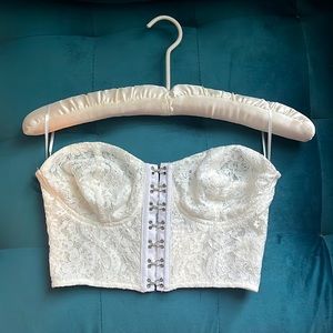 Corset top with front fastens